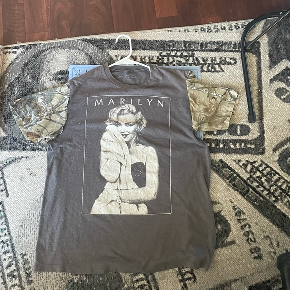 1 OF 1 MARILYN MONROE MERCH - Picture 1 of 1